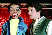 Der Bauchredner Elwood 'Woody' Perkins (Grant Shaud) arbeitet im Club von Kate Kelly. Ein schwieriges Arbeitsverhältnis ...