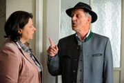 Bayerisches Fernsehen DAHOAM IS DAHOAM, FOLGE 806, "Das Schweigegelübde", am Montag um 19:45 Uhr. Monika ist sauer, als Schattenhofer ankündigt, sich gegen einen Zuschuss für die Landfrauen auszusprechen. Von links: Monika Vogl (Christine Reimer) und Lorenz Schattenhofer (Werner Rom).