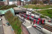 Die Zahl der registrierten Straftaten in Hamburgs Bussen und Bahnen hat sich seit 2019 verdoppelt. Auch in anderen norddeutschen Städten nahm die Gewalt im öffentlichen Verkehr zu.