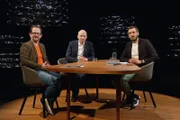 v.li.: Balthasar Glättli, Grünen-Nationalrat und Frank Urbaniok, Psychiater, mit Moderator Yves Bossart