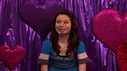 Carly Shay (Miranda Cosgrove)
