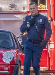 Bobby Nash (Peter Krause)
