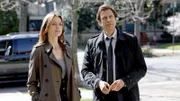 Detective Serena Stevens (Saffron Burrows) und Detective Zach Nichols (Jeff Goldblum) werden zum Fundort einer Leiche gerufen, die eine erschreckende Parallele zu den Untaten eines Serienkillers aufweist.