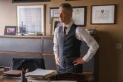 Sonny Carisi (Peter Scanavino) Die einzige Studentin in einem ansonsten rein aus männlichen Studenten bestehenden Debattierteam wird auf der Fahrt zu einem Wettbewerb Opfer eines Angriff. Fin vermutet, dass ein Zeuge in dem Fall nicht die Wahrheit sagt.