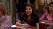Carly Shay (Miranda Cosgrove)