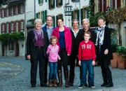 SRF bi de Lüt Familiensache  Folge 1 Die ganze Familie Perrot in Twann (BE): Vreni Perrot, Oliver Perrot, Lauriane Perrot, Alexandra Perrot, André Schweizer, Hans Perrot, Luc Perrot, Silvia Schweizer