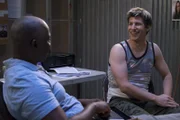 Jake Peralta (Andy Samberg, l.); Ray Holt (André Braugher, r.)