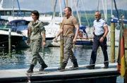 Paul Schott (Tim Wilde, r.) will Matthias Krämer (Martin Lindner, M.) und Alexandra Schulz (Boglárka Horváth, l.) zu den Vorwürfen gegen das Team befragen.