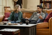 Hazel (Farrah Mackenzie, l.); Al (Adhir Kalyan, r.)