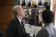 Stan Beeman (Noah Emmerich, l.); Dennis Aderholt (Brandon J. Dirden, r.)