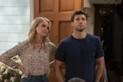 Vanessa (Kelli Goss, l.); Al (Adhir Kalyan, r.)