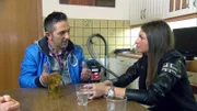 Tröedelprofi Mauro Corradino im Gespräch mit der 20-jährigen Isabel