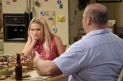 Mandy McAllister (Emily Osment, l.); Jim McAllister (Will Sasso, r.)