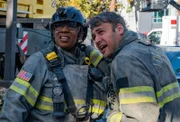 Henrietta "Hen" Wilson (Aisha Hinds, l.); Eddie Diaz (Ryan Guzman, r.)