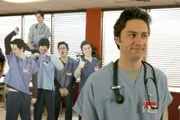 J.D. (Zach Braff) ist mittlerweile zum Facharzt aufgestiegen und versucht sich nun Respekt zu verschaffen ...
