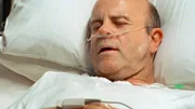 Nach einem erneuten Schwächeanfall beschließt Harry (Marshall Napier), etwas in seinem Leben zu ändern: Er überträgt seinem Sohn die Verantwortung für die Farm.
