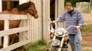 Greg Hanson (Christopher Titus) erbt von seinem Grossvater eine heruntergekommene Pferderanch. Mit Hilfe seines Pferdes Nugget, entdeckt er in der Scheune eine alte Harley Davidson, die angeblich Elvis seiner Frau Priscilla geschenkt haben soll...