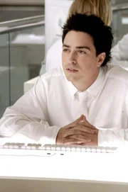 Ben Feldman (Fred).