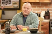 Art (Dean Norris)