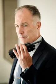 Robert Hicks (Patrick St. Esprit)