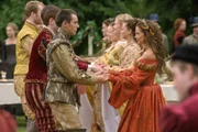 Das königliche Geschwisterpaar vergnügt sich beim Tanz: König Henry VIII. und Prinzessin Margaret.