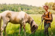 Luna aus Karlsruhe mit einem ihrer Pferde. Ihr Ziel: Wohnen in einer Hofgemeinschaft auf dem Land.