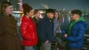 Karim ist stinksauer auf Elias, weil Janni Ärger wegen ihm bekommt. Doch als Karim in Schwierigkeiten gerät, hilft Elias ihm. Auf Charlis Drängen lädt Karim ihn aufs Hausboot ein - und ist überrascht: Es gibt ungeahnte Gemeinsamkeiten.
