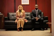 The Flight Attendant Staffel 2 Folge 1 Partner bei der CIA: Kaley Cuoco als Cassie Bowden, Mo McRae als Benjamin Berry