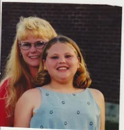 L-R: Pamela Shelley und Kayla
