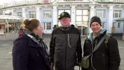 Carstens Freundin Antja holt Lothar (Mi.) und Michael (re.) vom Bahnhof ab