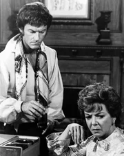 Ida Lupino (Doris Bruckner), Roddy McDowall (Roger).