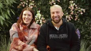 Veronika und Daniel geniessen den Urlaub im eigenen Garten in vollen Zügen.