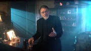 Jonathan Frakes präsentiert unheimliche Geschichten.