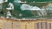 Sonnenstrand am Schwarzen Meer: Dieser Küstenabschnitt ist gut 5 Kilometer lang und mit seinen fast 800 Hotels die beliebteste und größte Ferienregion Bulgariens.