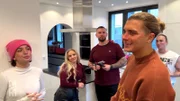 Kevin zieht am Valentinstag in die WG ein und fasziniert mit Rosen und seinen Augen. Die Jubiläumsfolge steht kurz bevor, und Candy erhält ein besonderes Abschiedsgeschenk.