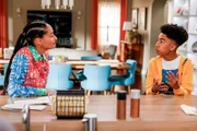 Tracee Ellis Ross (Rainbow ‚Bow‘ Johnson), Miles Brown (Jack Johnson).
