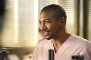 Jason (Charles Michael Davis) sucht ein klärendes Gespräch mit Alex.