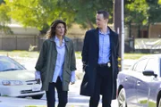 Agentin Quinn (Jennifer Esposito, l.) und McGee (Sean Murray, r.) brauchen endlich Antworten: Wer hat den Marine-Offizier im Supermarkt kaltblütig erschossen und wieso flüchtet ein Zeuge?