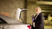 Was hat Detective Vince Korsak (Bruce McGill) im Kofferraum des Wagens gefunden? Ein Hinweis?
