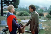 Jessica Fletcher (Angela Lansbury, l.) traut dem seltsamen Terry Jones (Richard Hatch, r.) nicht über den Weg ...