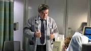 Dr. Daniel Charles (Oliver Platt)