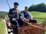 Der Gestütsmeister der Lipizzanergestüts Piber Erwin Movia mit Karl Hohenlohe.