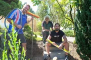 V.l.: Claus, Ralf und Neu-Beet-Bruder Gunnar  Die Verwendung des sendungsbezogenen Materials ist nur mit dem Hinweis und Verlinkung auf TVNOW gestattet.