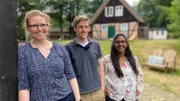 Sie haben ihre Jobs in Hamburg aufgegeben, um gemeinsam in der Heide durchzustarten: Sabrina Walterscheidt, Björn Bohlen und Jovitha James betreiben den Stimbekhof in Oberhaverbeck.