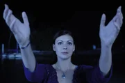 Charlotte (Brittany Byrnes) will den Meerjungfrauen eine Lektion erteilen und lässt dafür ihre magischen Kräfte spielen.