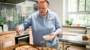 Grit Steußloff (51) im Freizeitzentrum in Rostock: „Eigentlich wollte ich nie backen, sondern nur herausfinden, wie ein Sauerteig funktioniert“.