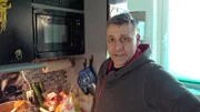 Der 46-jährige Carsten ist aufgeregt, denn neben seiner geliebten Freundin Antje kommen auch die Mannheimer Hartz und herzlich - Protagonisten Lothar und Michael zu Besuch nach Rostock.