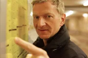rbb Fernsehen KESSLERS EXPEDITION, "Unterwegs auf der Schiene, Teil 3", am Freitag (14.06.13) um 20:15 Uhr. Und dieses Mal ist alles anders! Michael Kessler hat weder einen Auftrag, noch ein Ziel, denn er ist auf der Flucht. Nachdem er aus Versehen den gesamten Sendebetrieb des rbb lahmlegt, steigt er in den nächstbesten Zug – und dann wieder in den nächsten. So irrt der Schauspieler und Comedian kreuz und quer durchs Land und versucht, seine Spur zu verwischen.