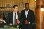 Nachdem MI6 Offizier Reeves (Duane Henry, r.) seinen vermissten Partner Finley (Henry Nixon, l.) gerade noch rechtzeitig vor dem Tod retten konnte, versuchen sie jetzt gemeinsam mit Gibbs Team den Mord an Gary in Philly aufzuklären ...