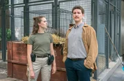 Zoodirektor Jasper Winter (Dominik Weber, r.) macht sich stark für die Studierenden (mit Madeleine de le Roi, l.).